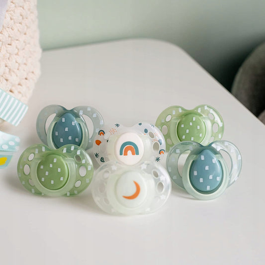 TOMMEE TIPPEE smoczki symetryczne x6 ŚWIECĄ 18-36