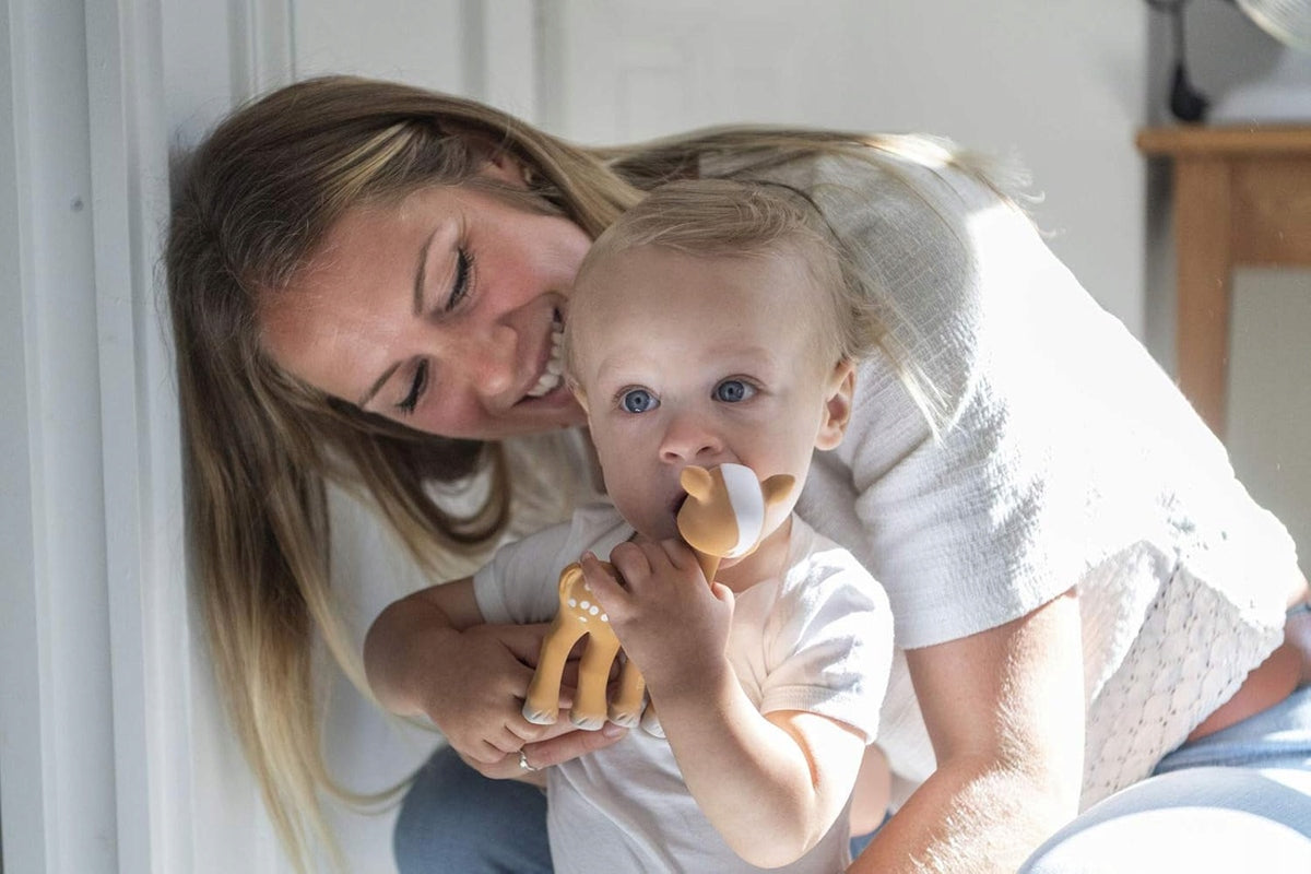 SOPHIE la GIRAFE kaučukové hryzadlo s píšťalkou 15,5 cm SRNČEK FANFAN