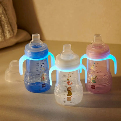 MAM Trainer Night netečúci pohár, 2 náustky a svietiace úchyty 220 ml 4 m+