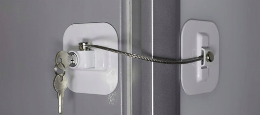 CHILD SAFETY LOCK bezpečnostná poistka na skrinky a zásuvky 19 cm + 2 kľúče
