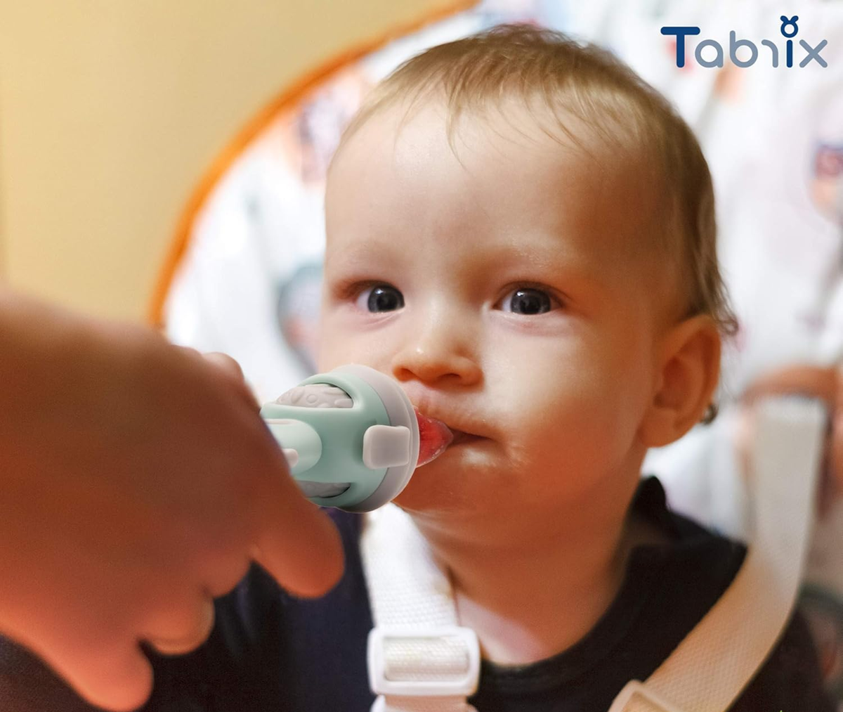 TABRIX hryzadlo s podávačom ovocia pre deti 3 m+ 2 kusy, 6 náustkov