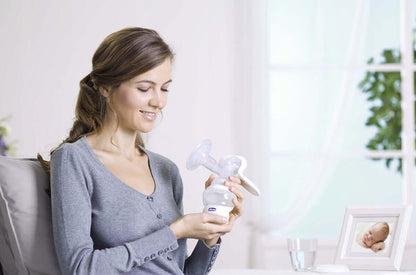 CHICCO Natural Feeling LAKTATOR RĘCZNY 150 ml, ręczny laktator z butelką i smoczkiem, biało-różowy