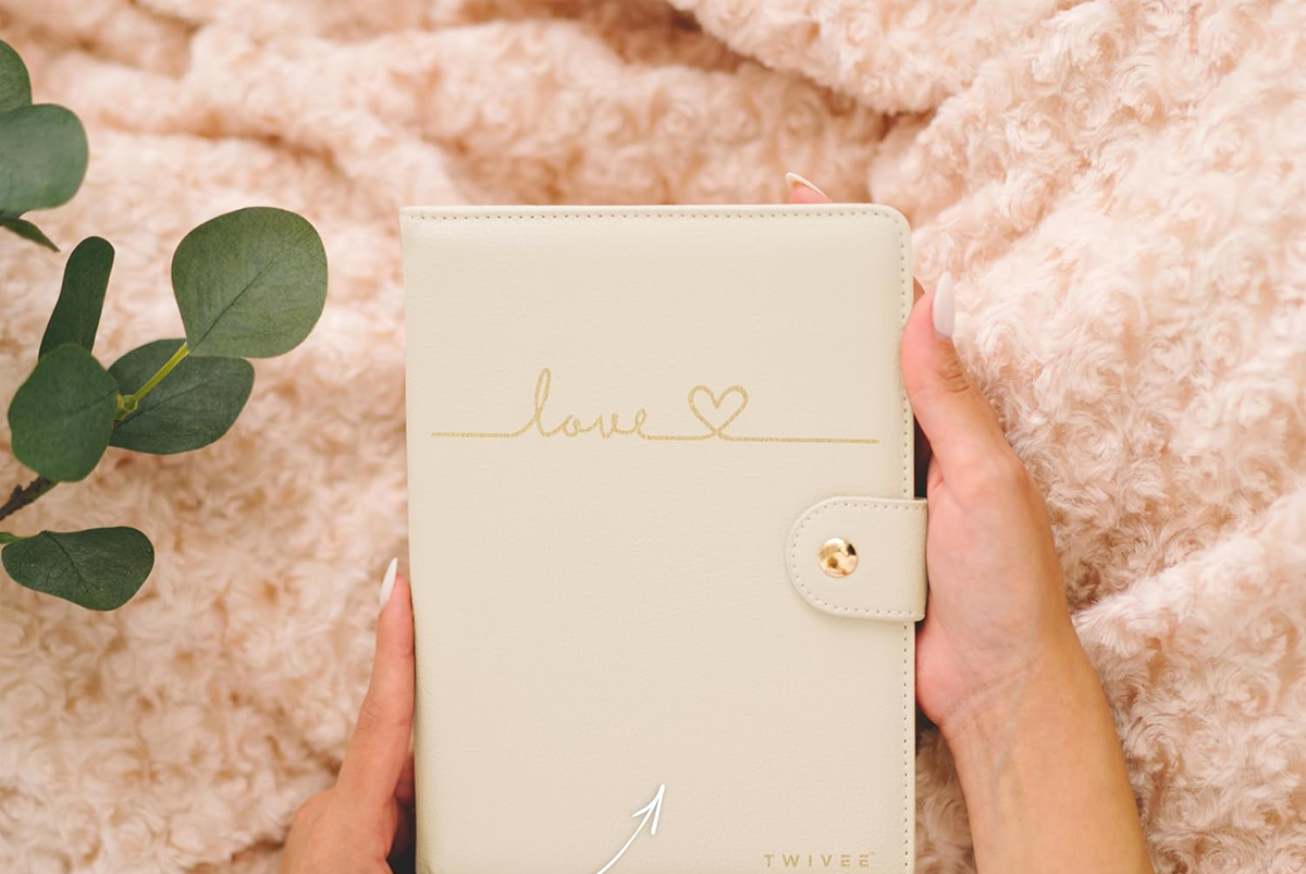 TWIVEE Love puzdro na tehotenskú kartu z umelej kože 15,5 x 21 cm