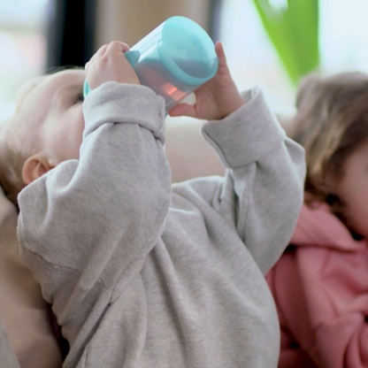 TWISTSHAKE nevytekajúci pohár 360 stupňov 230 ml 6 m+