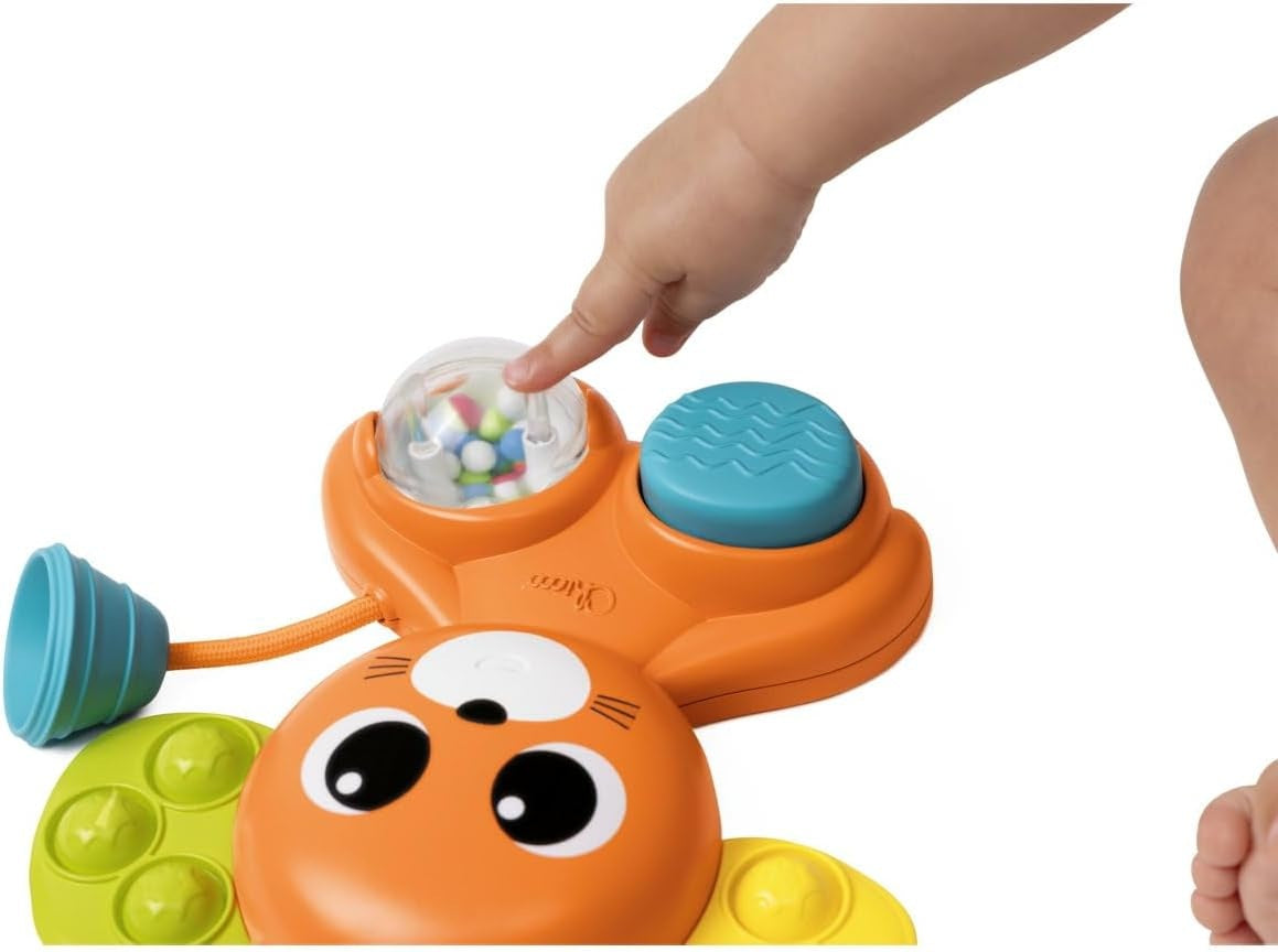 CHICCO senzorická myška s hrkálkou a pískatkom Pop It 18 x 19 cm