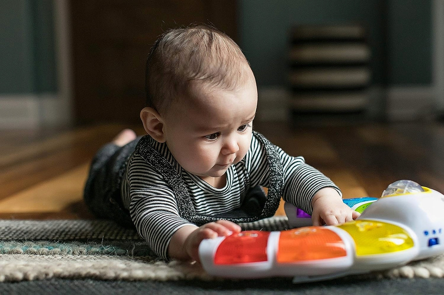 BABY EINSTEIN panel świetlny z grzechotką, melodiami i słowami w 3 językach