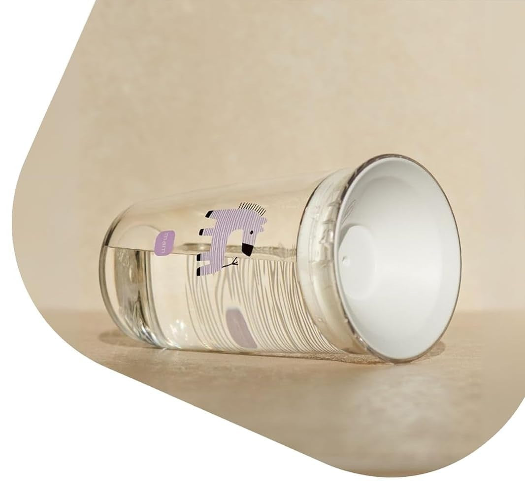 Kubek MAM Easy to Drink Cup Zebra położony na boku