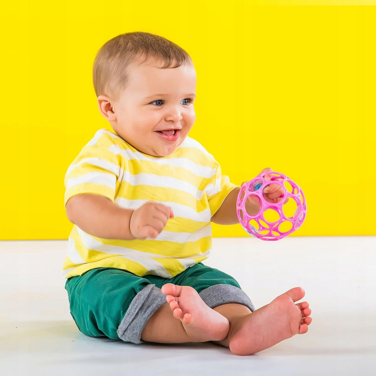 BRIGHT STARTS Oball Rattle silikónové úchopové hryzátko s hrkálkou 10 cm