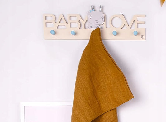 BIECO Baby Love drevený vešiak s 5 háčikmi ZAJAC
