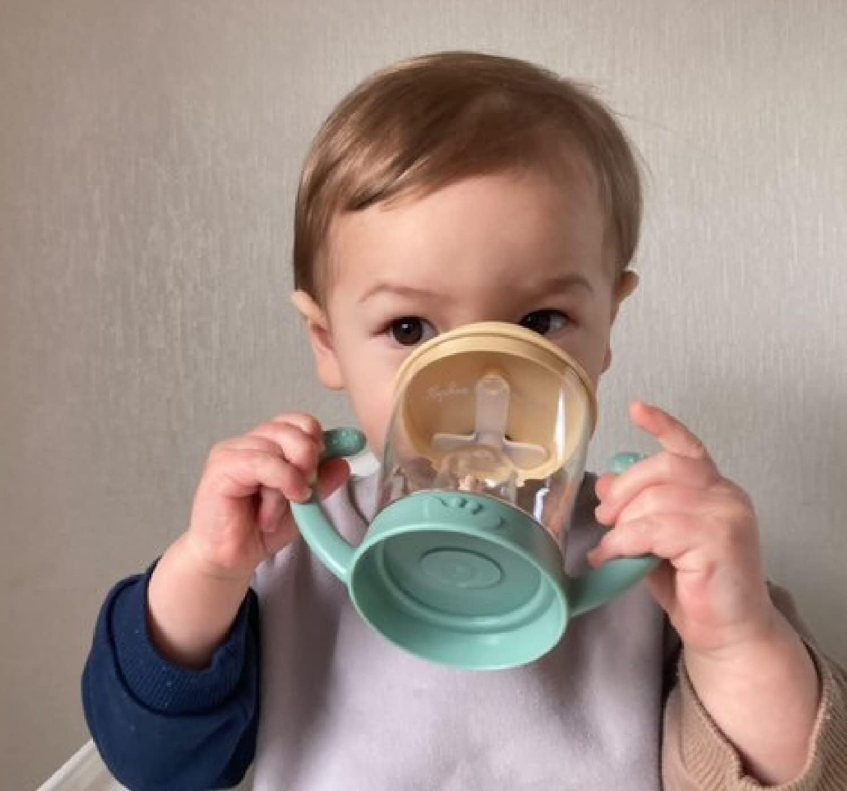 VULLI Sophie la Girafe nevytekajúci pohár s náustkom 180 ml 6 m+