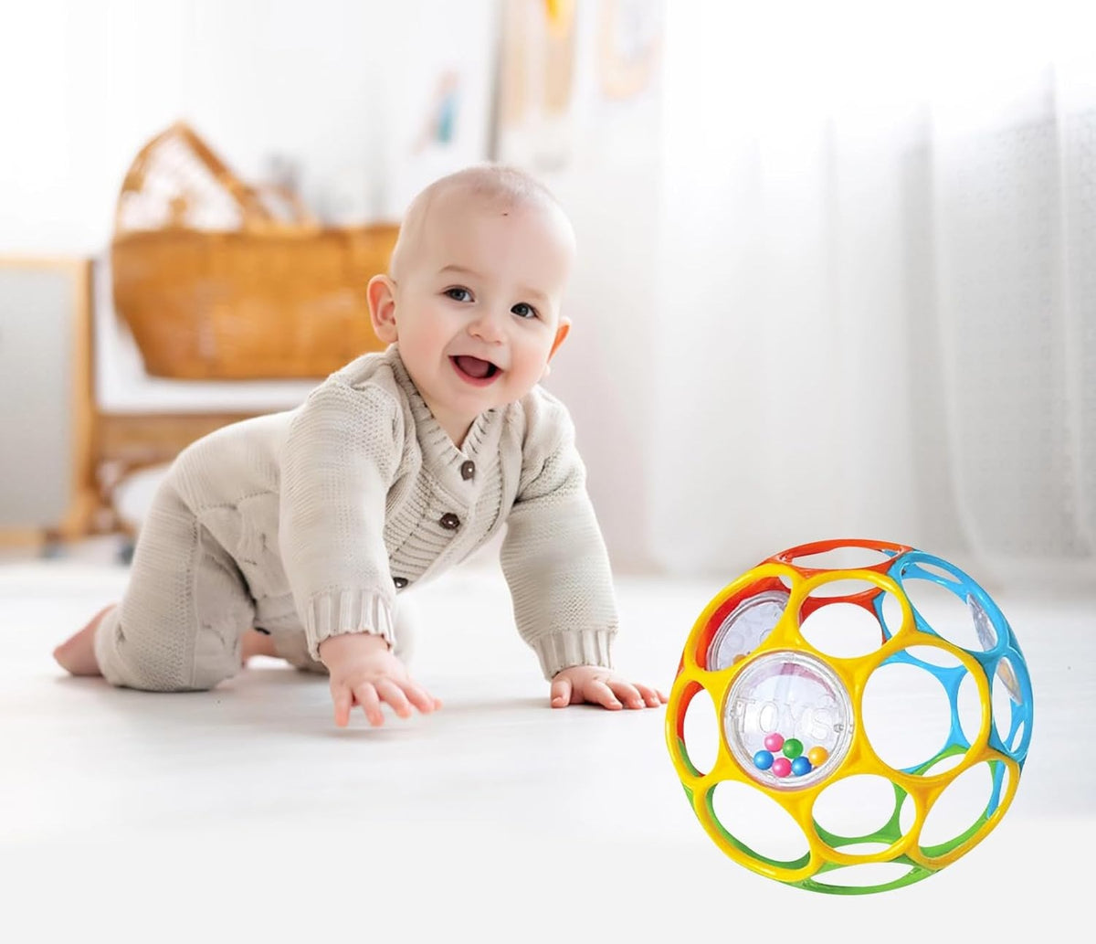KIKUO Classic Ball hryzátko a úchopová loptička s hrkálkami 11,5 cm