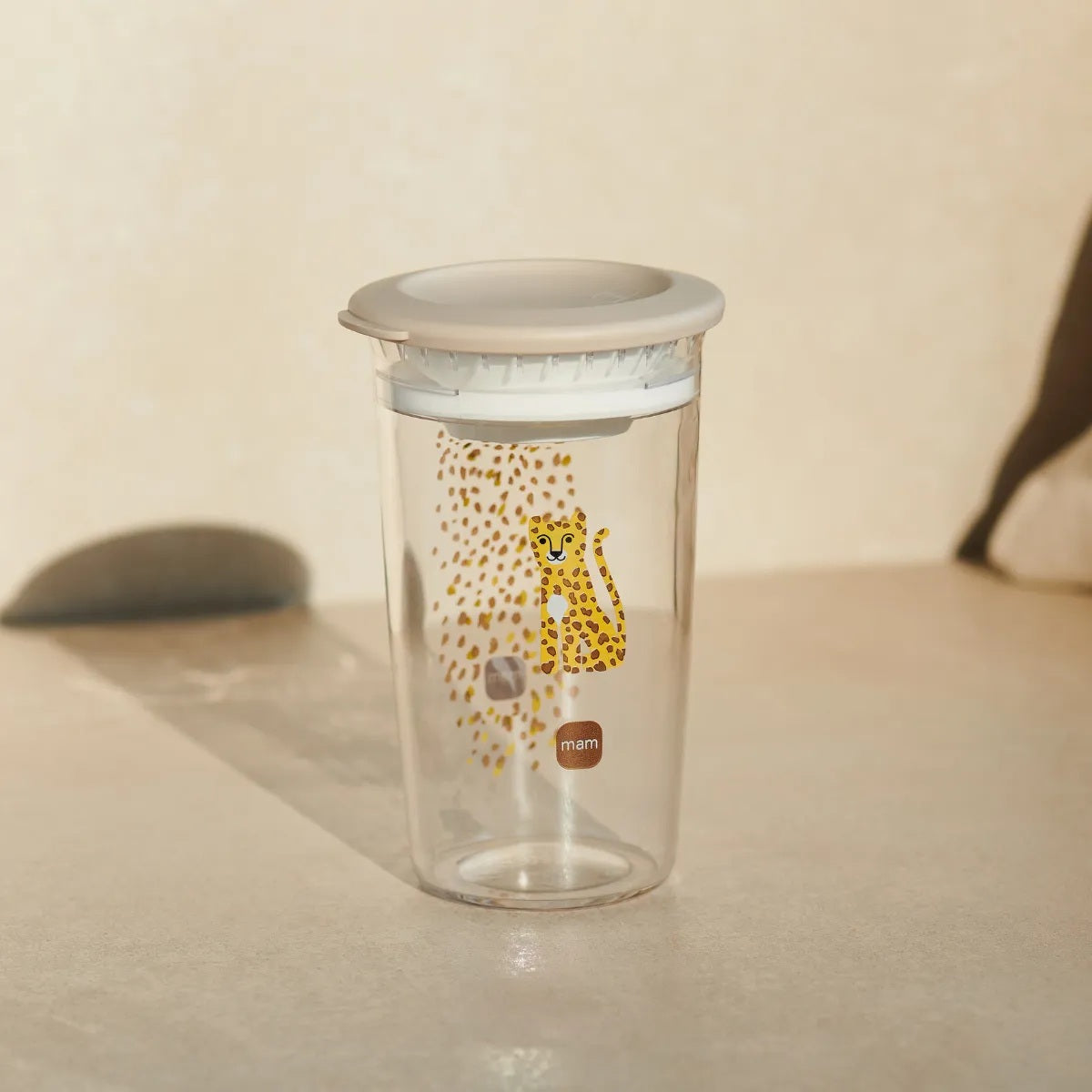 MAM Easy to Drink Cup hrnček s náustkom proti vyliatiu 360° 290 ml 8 m+ LEOPARD