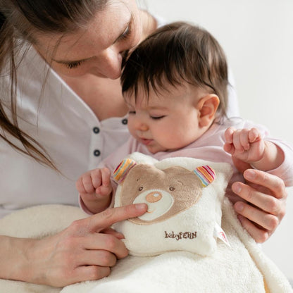 Fehn Rainbow Teddy čerešňový termofor 16 cm
