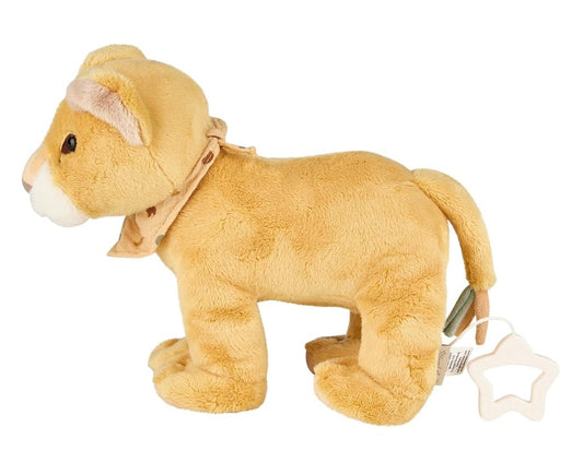 STERNTALER Lev Leo hračka na maznanie s hracou skrinkou „Pieskový dedko“ 24 cm