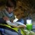 HABA Terra Kids prenosná LED lampa s držadlami a úložným priestorom 8,5 x 19 cm
